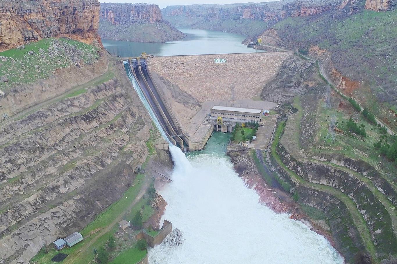 Kapağı kopan Dicle Barajı havadan görüntülendi